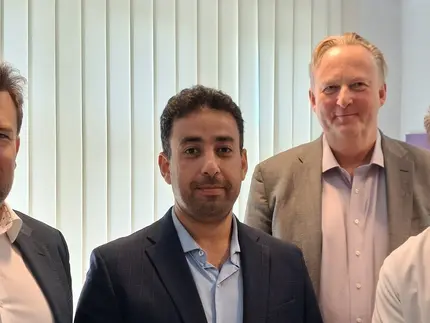 Gruppenbild mit Minister al-Ali.