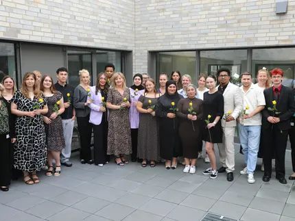Gruppenfoto der erfolgreichen Absolventen der Pflegefachassistenz.