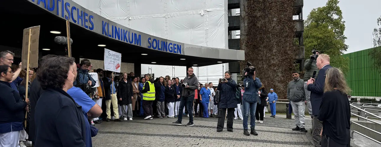 Protest gegen den Gesetzentwurf der Bundesregierung. Protestaktion vor dem Haupteingang zum GKV-Beitragssatzstabilsierungsgesetz.