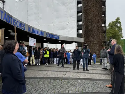 Protestaktion vor dem Haupteingang zum GKV-Beitragssatzstabilsierungsgesetz.