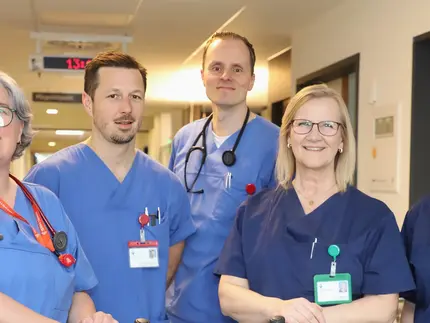 Gruppenbild des Teams mit Chefärztin, Oberärzten, Therapeutin und Stationsleiterin.